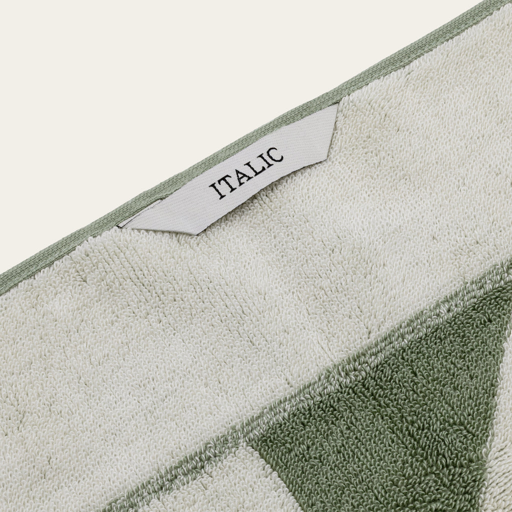 Elegant Australian cotton bath towel by Italic, showing soft, plush texture and neutral color perfect for home use.